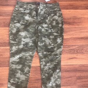 Gloria Vanderbilt camouflaged skinny